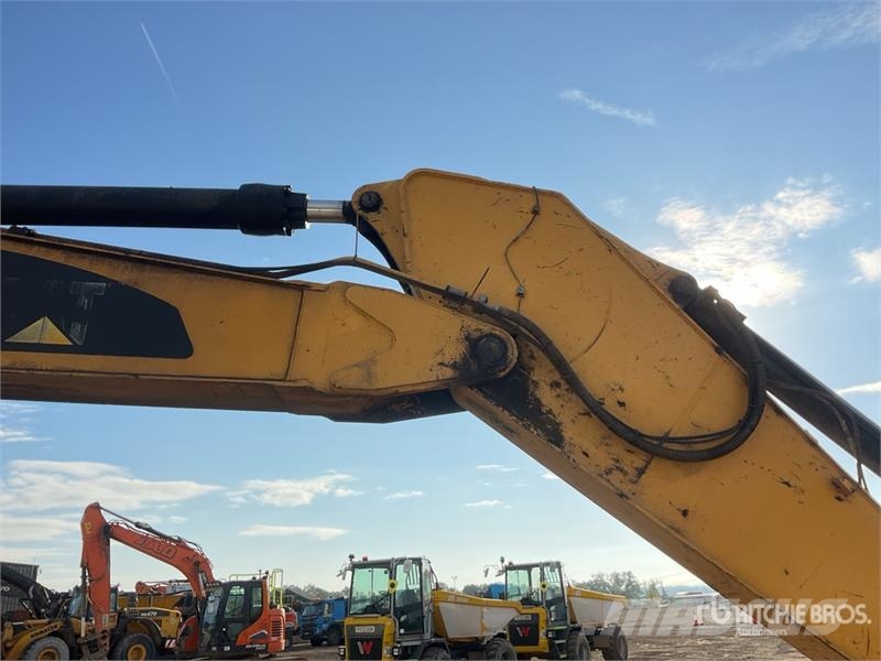 CAT 330 Tracked Excavator Raupenbagger