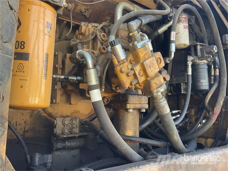 CAT 330 Tracked Excavator Raupenbagger