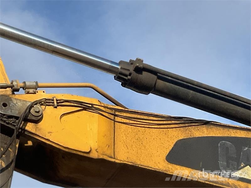 CAT 330 Tracked Excavator Raupenbagger