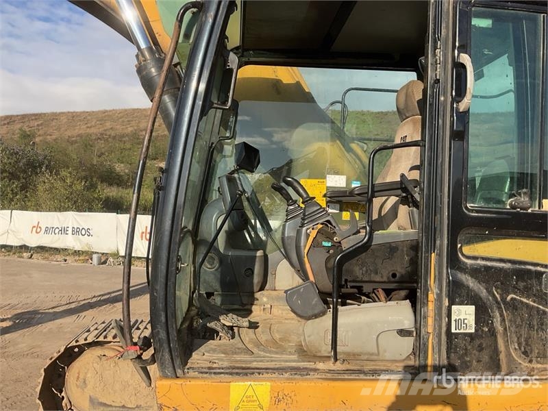 CAT 330 Tracked Excavator Raupenbagger