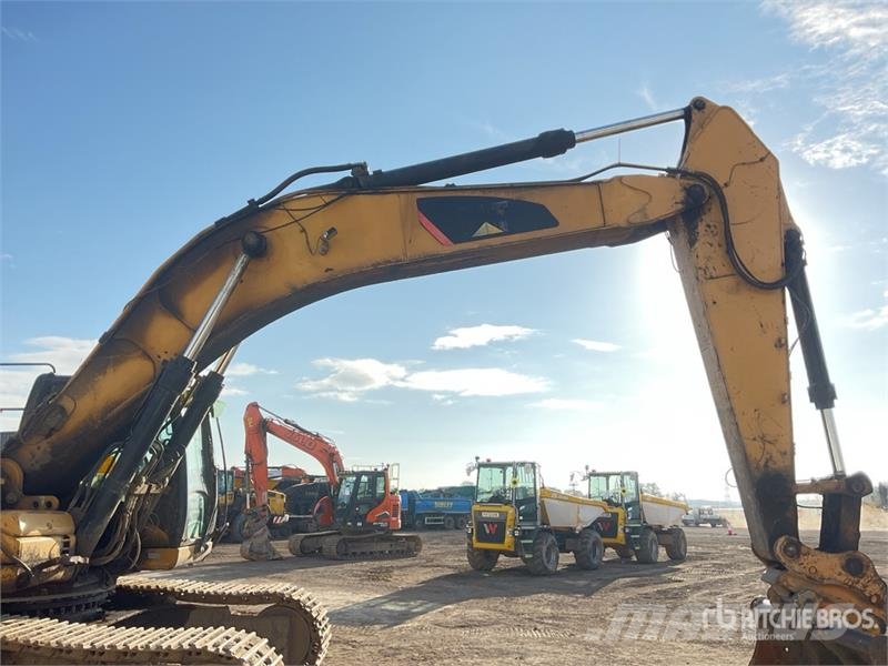 CAT 330 Tracked Excavator Raupenbagger