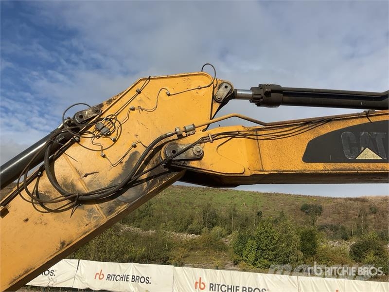 CAT 330 Tracked Excavator Raupenbagger