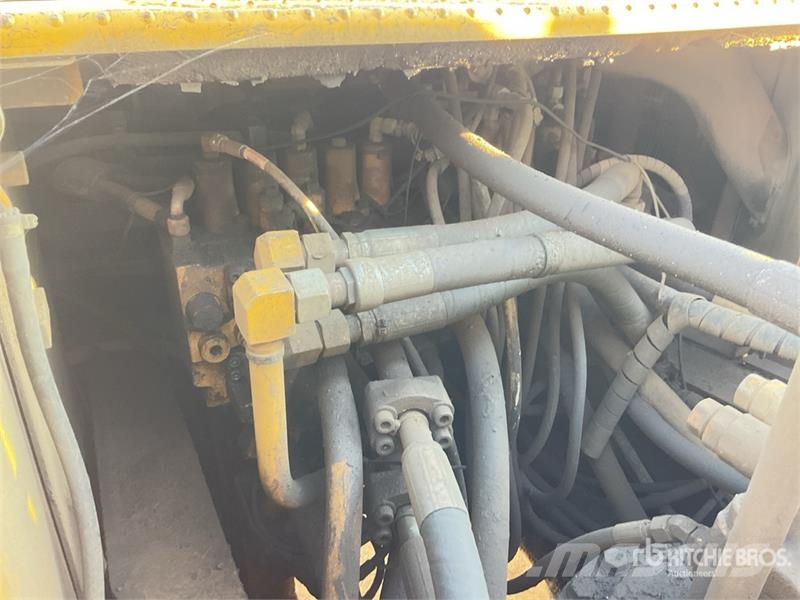 CAT 330 Tracked Excavator Raupenbagger