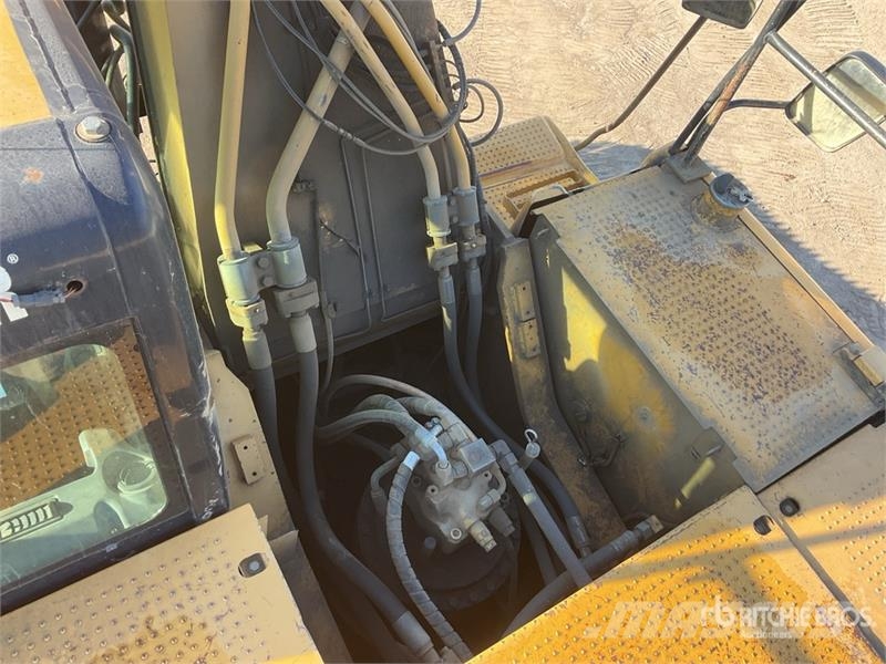 CAT 330 Tracked Excavator Raupenbagger