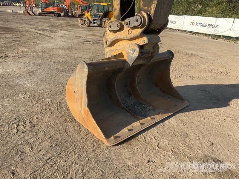 CAT 330 Tracked Excavator Raupenbagger