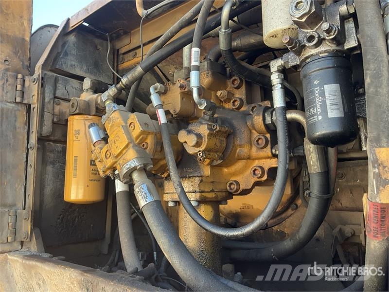 CAT 330 Tracked Excavator Raupenbagger