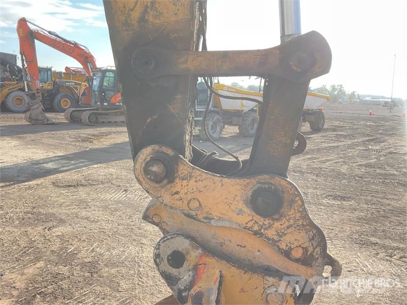 CAT 330 Tracked Excavator Raupenbagger