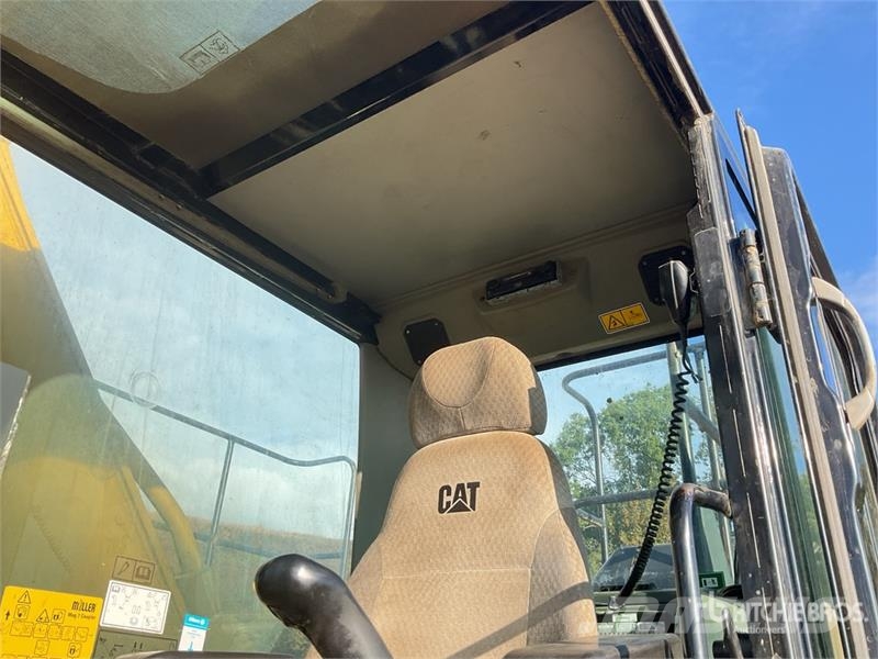 CAT 330 Tracked Excavator Raupenbagger