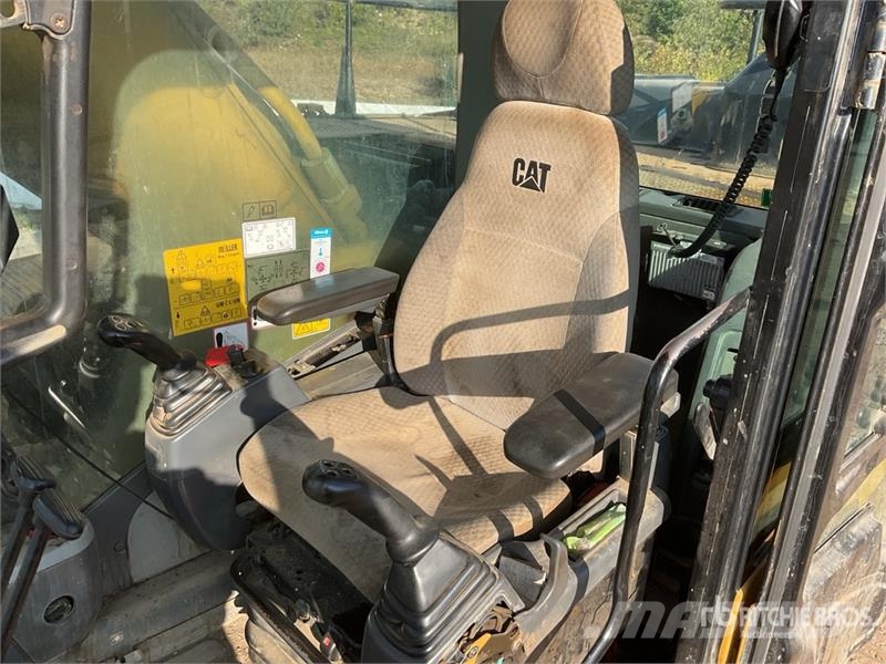 CAT 330 Tracked Excavator Raupenbagger