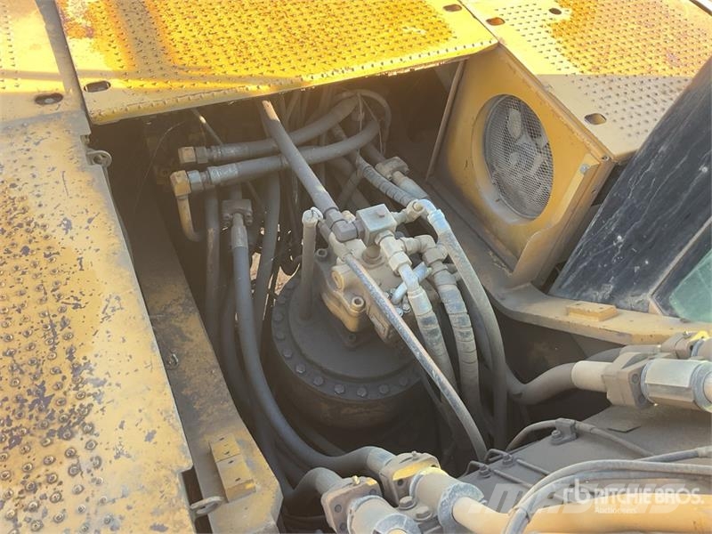 CAT 330 Tracked Excavator Raupenbagger