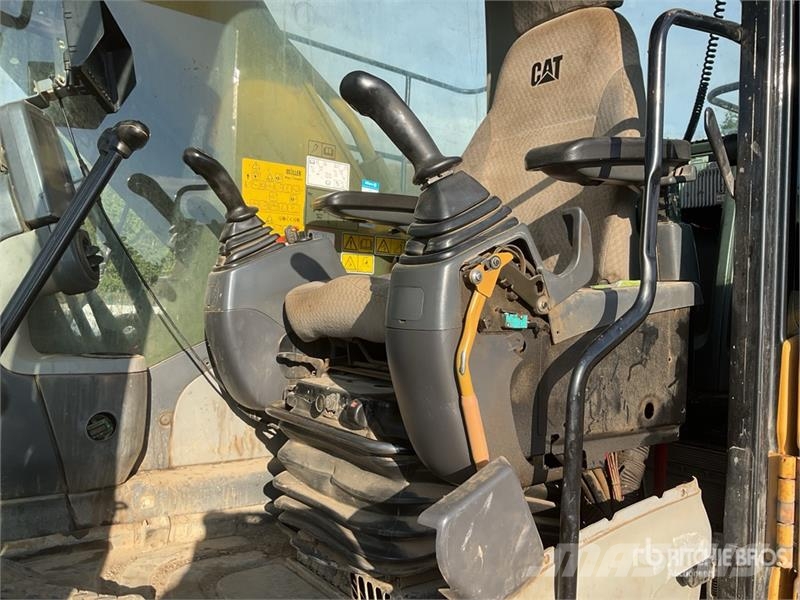 CAT 330 Tracked Excavator Raupenbagger