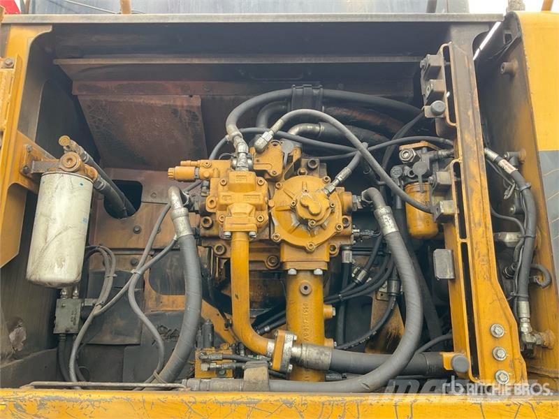 CAT 345D Tracked Excavator Crawler excavators