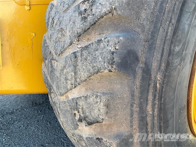 CAT 631E Scrapers