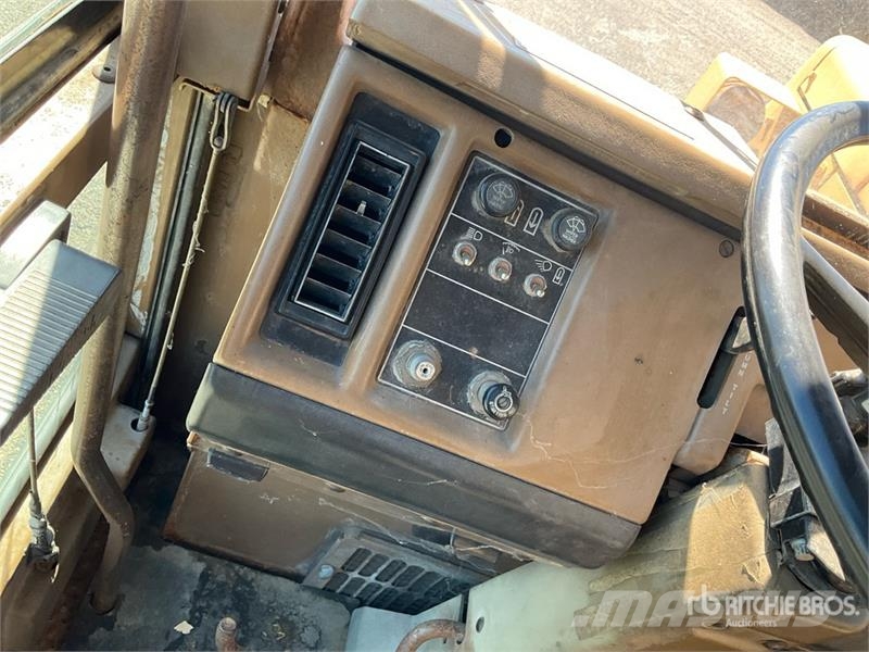 CAT 631E Scrapers