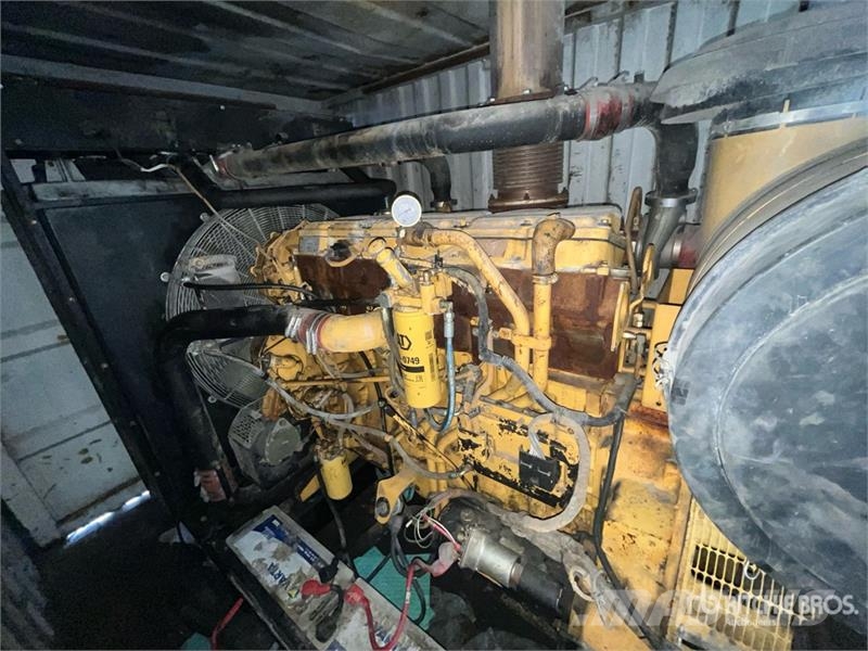 CAT 700 700 kVA Hooklift Containerized Generator Set Dīzeļģeneratori