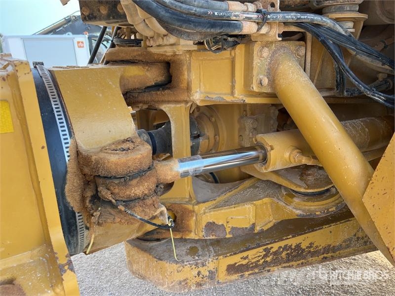 CAT 725 ساحبات مفصلية