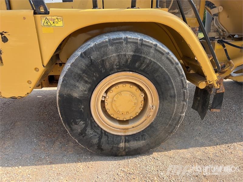 CAT 725 ساحبات مفصلية