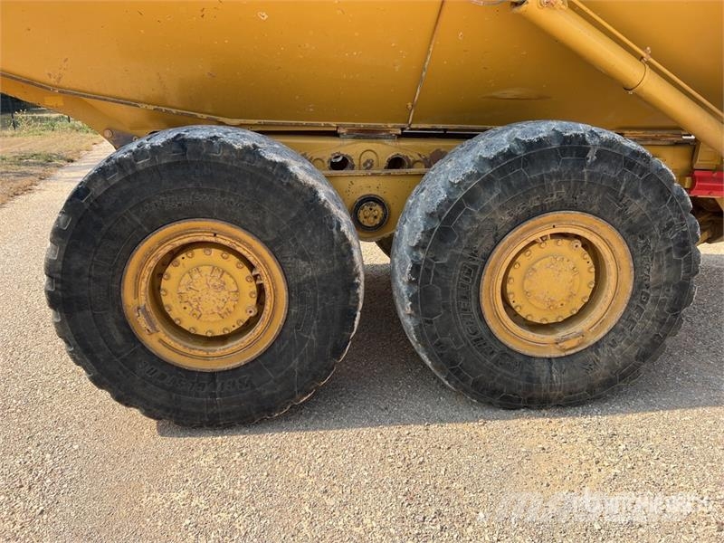 CAT 725 ساحبات مفصلية