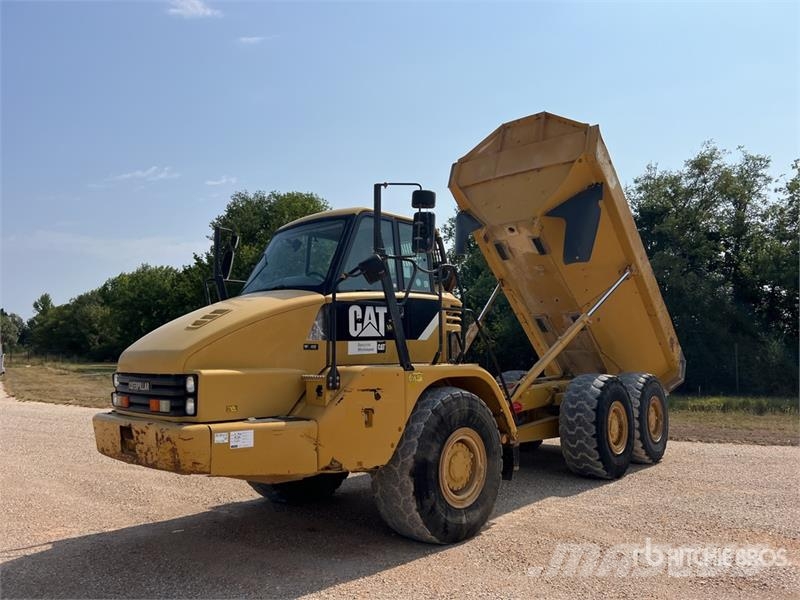 CAT 725 ساحبات مفصلية