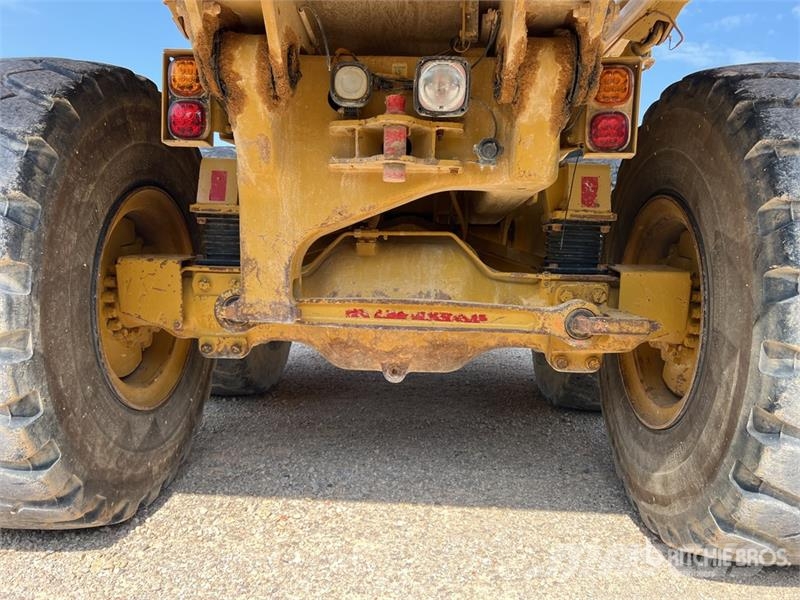 CAT 725 ساحبات مفصلية