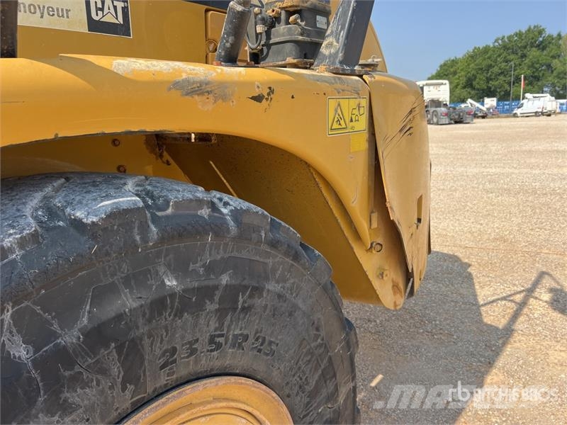 CAT 725 ساحبات مفصلية