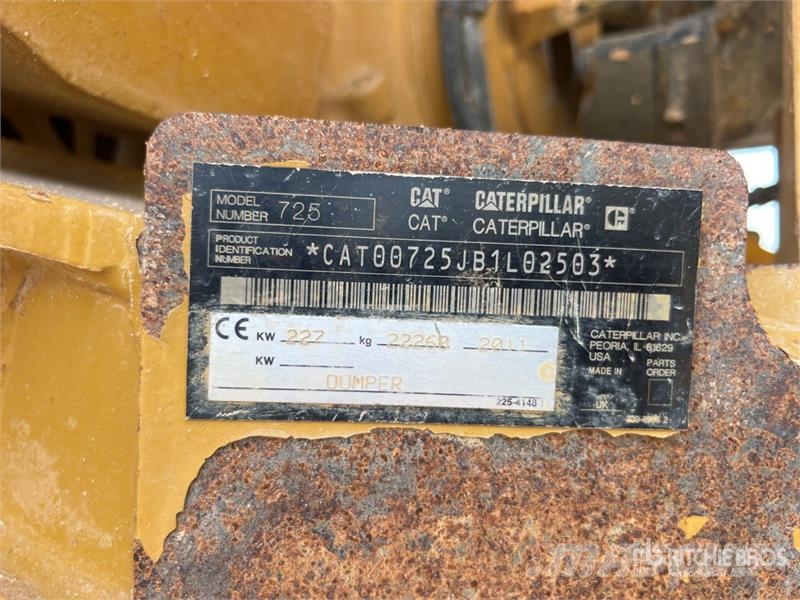 CAT 725 ساحبات مفصلية
