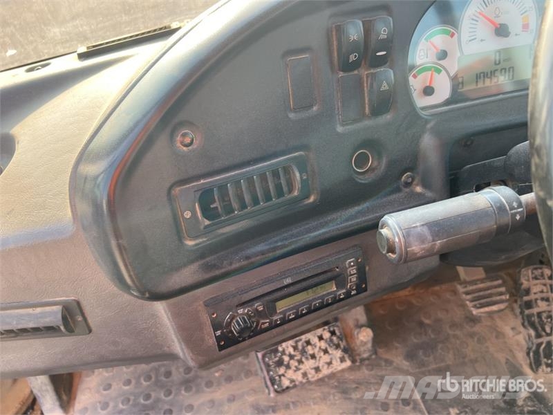 CAT 725 ساحبات مفصلية