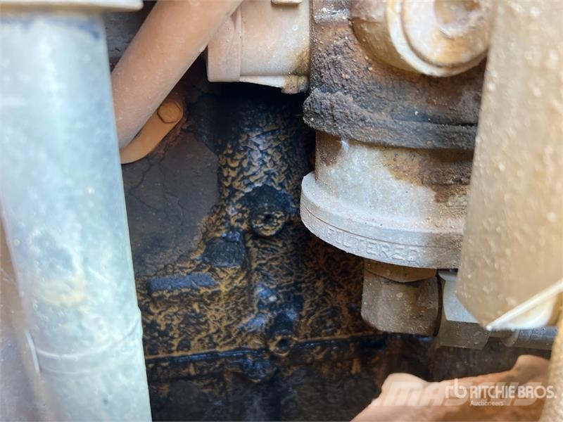 CAT 725 ساحبات مفصلية