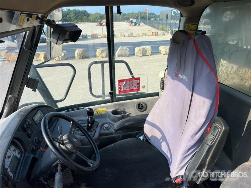 CAT 725 ساحبات مفصلية