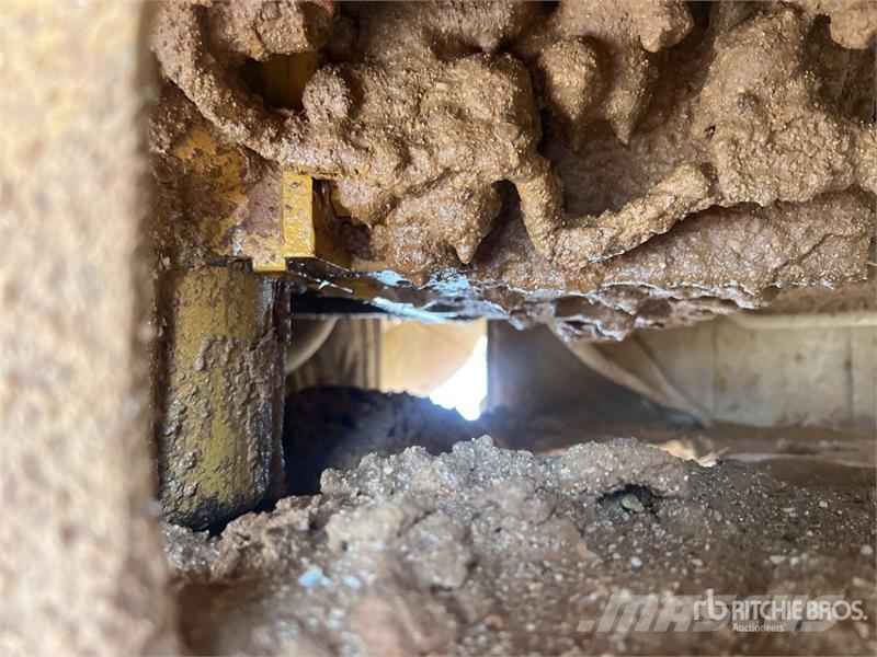 CAT 725 ساحبات مفصلية