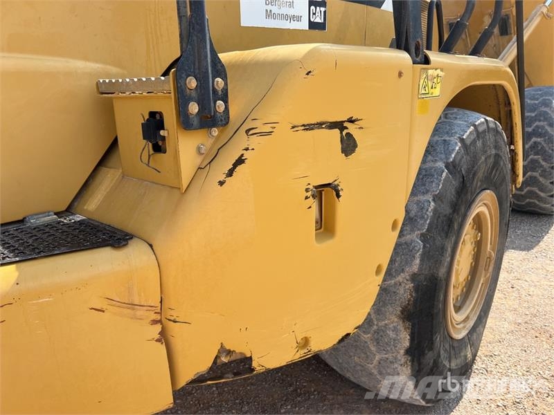 CAT 725 ساحبات مفصلية