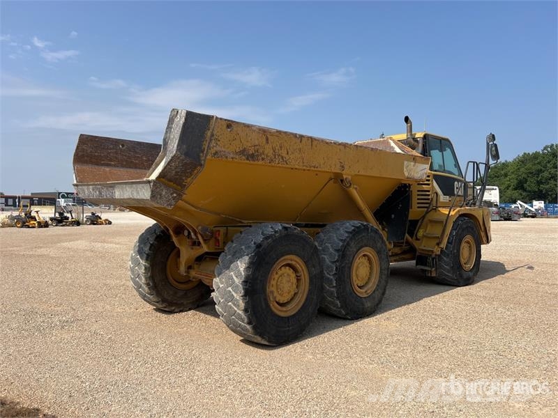 CAT 725 ساحبات مفصلية