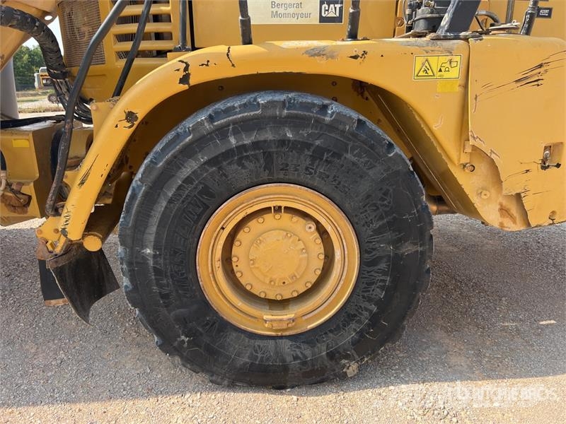 CAT 725 ساحبات مفصلية