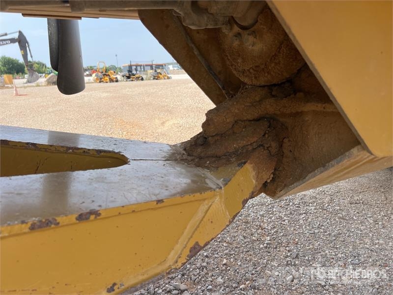 CAT 725 ساحبات مفصلية
