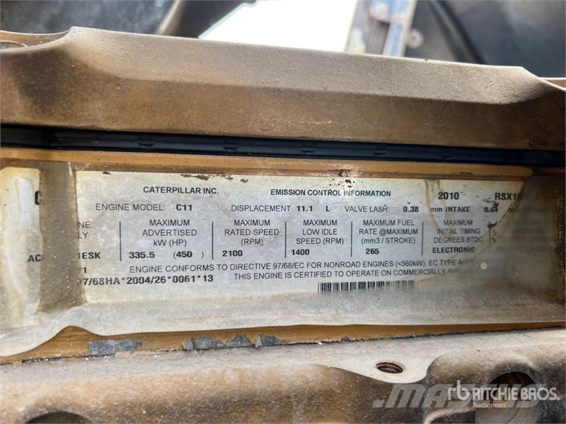 CAT 725 ساحبات مفصلية