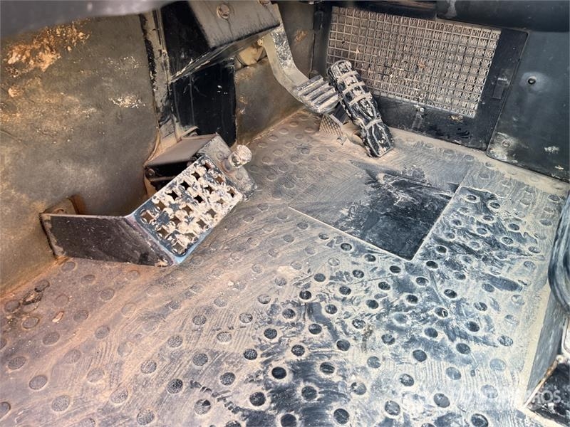 CAT 725 ساحبات مفصلية