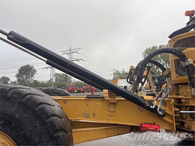CAT 745C Liigendraamiga pinnaseveokid