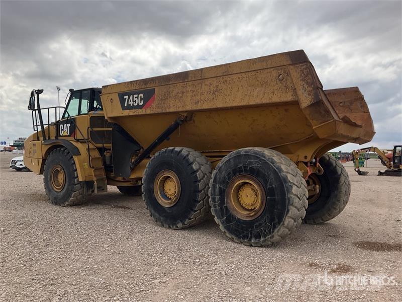 CAT 745C ساحبات مفصلية