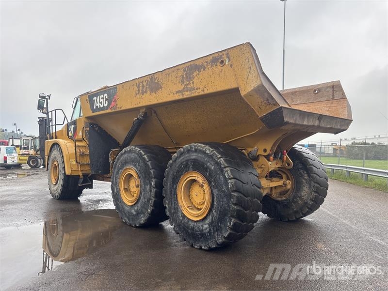 CAT 745C Liigendraamiga pinnaseveokid