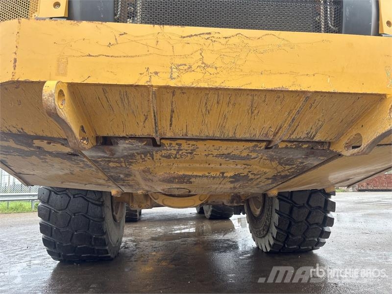 CAT 745C Liigendraamiga pinnaseveokid