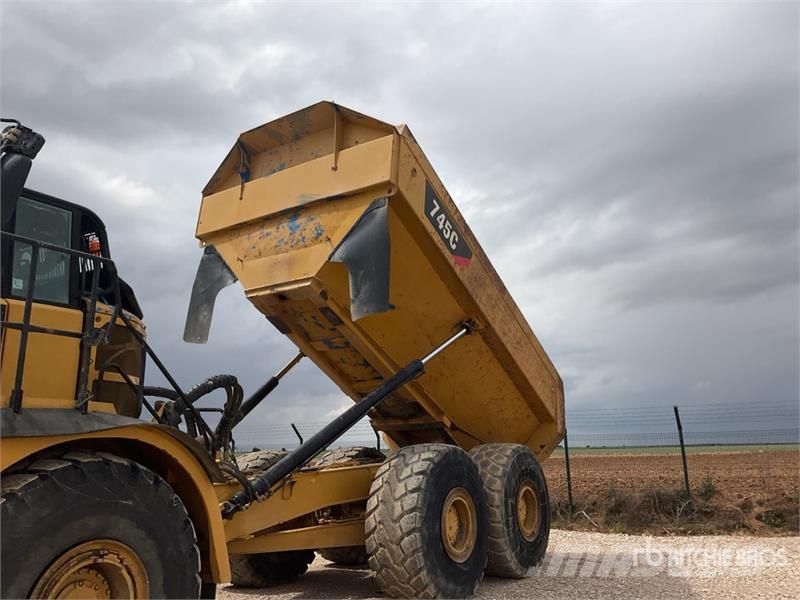 CAT 745C ساحبات مفصلية