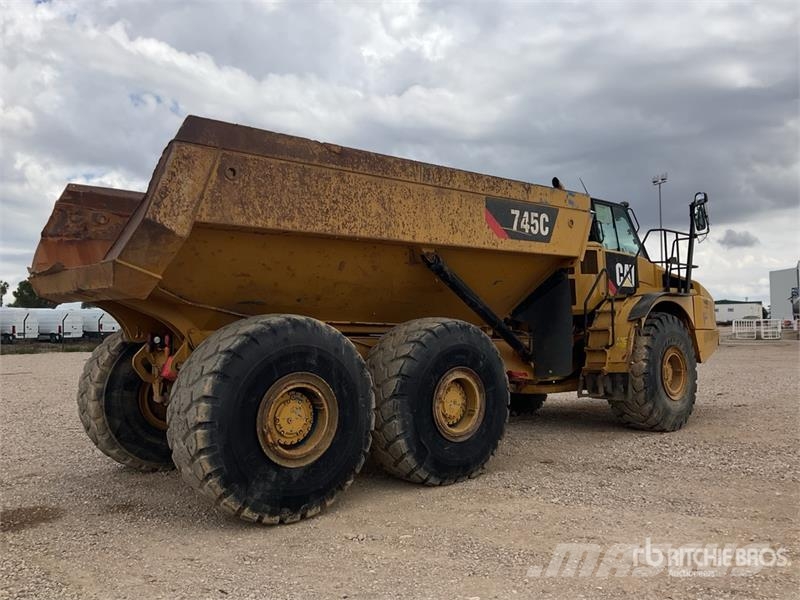 CAT 745C ساحبات مفصلية