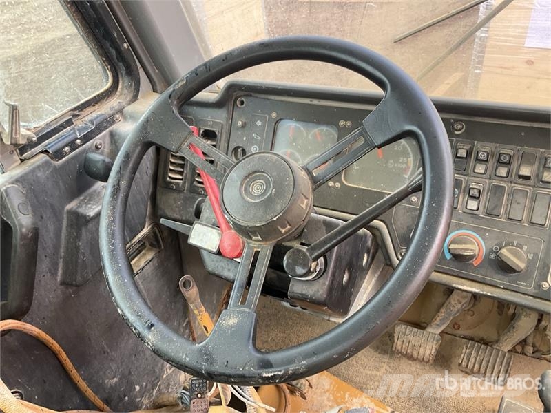 CAT 775D Cab Other components