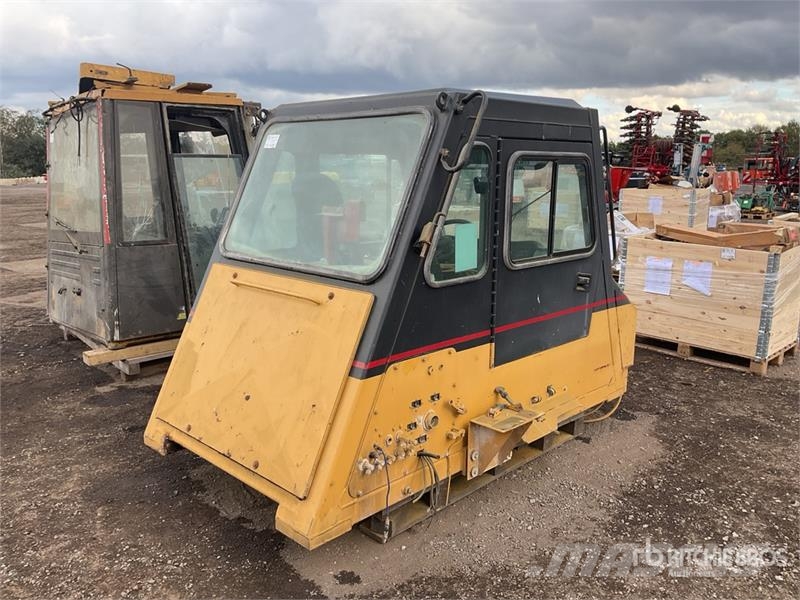 CAT 775D Cab Other components