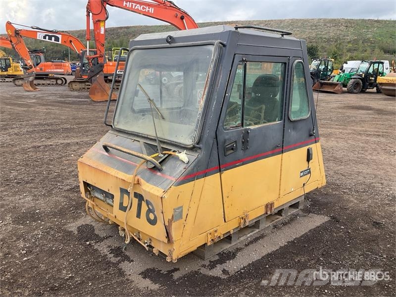 CAT 775D Cab Other components