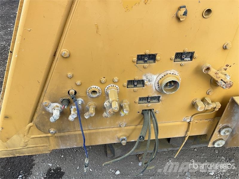 CAT 775D Cab Other components