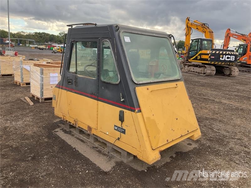 CAT 775D Cab Other components