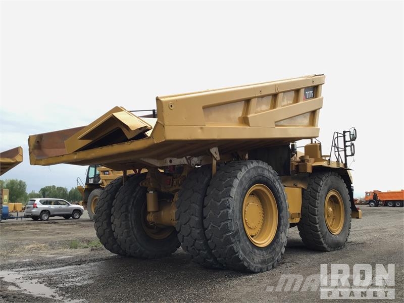 CAT 777F Haul Truck Liigendraamiga pinnaseveokid