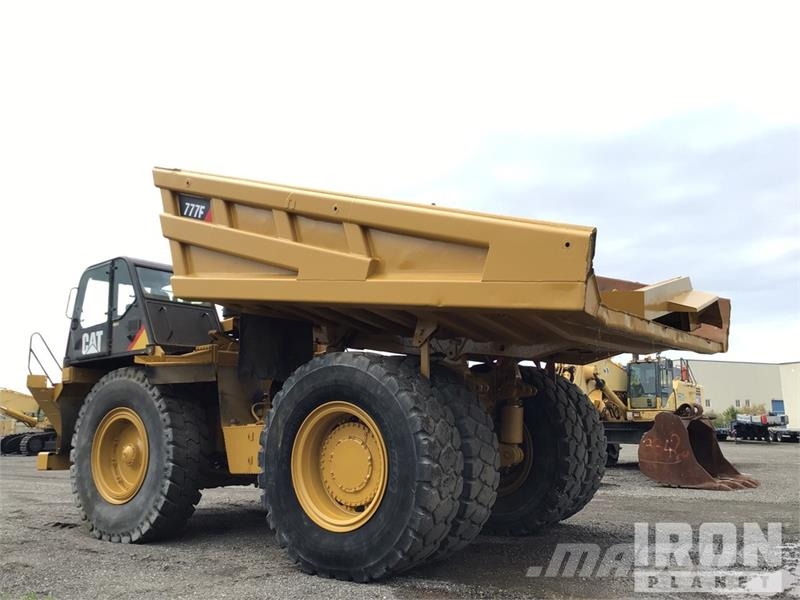 CAT 777F Haul Truck Liigendraamiga pinnaseveokid