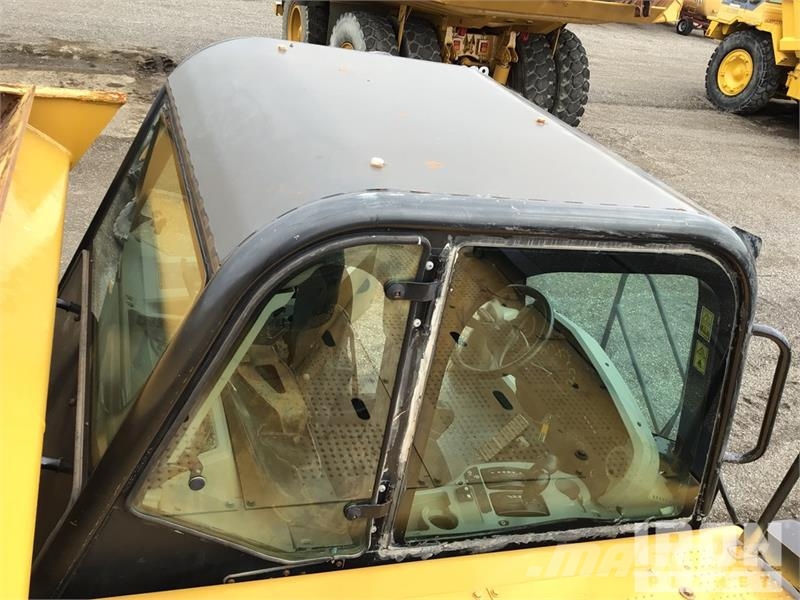CAT 777F Haul Truck Liigendraamiga pinnaseveokid